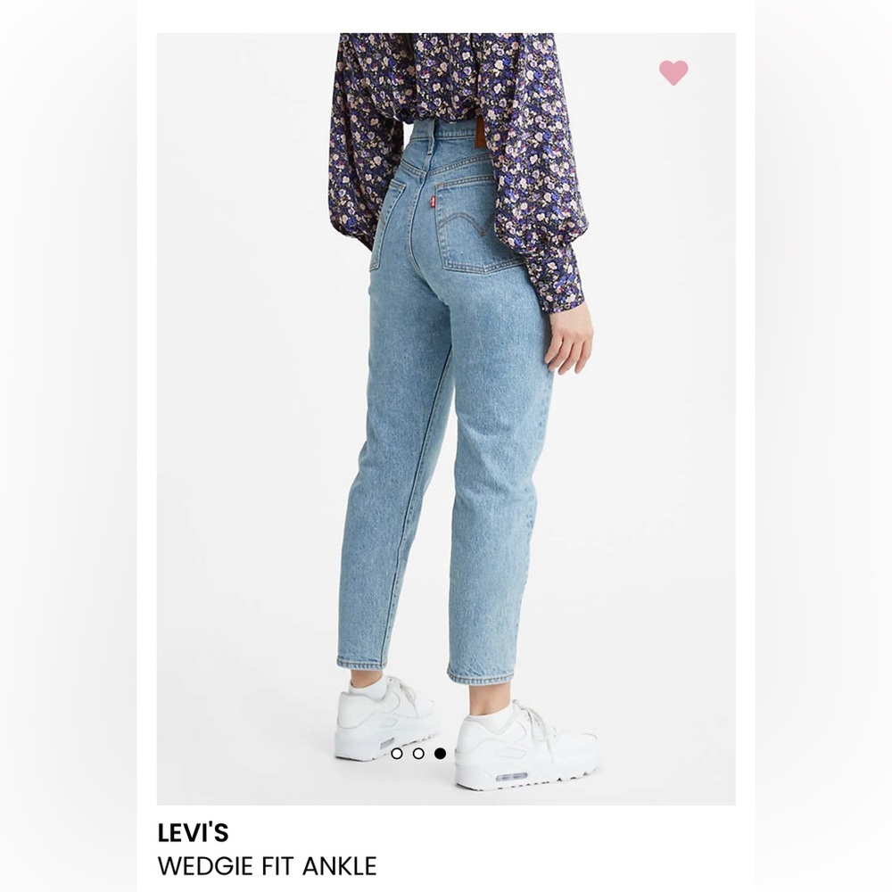 Levi’s High Rise Wedgie Icon Fit Ankle Light Wash Jeans Size 28